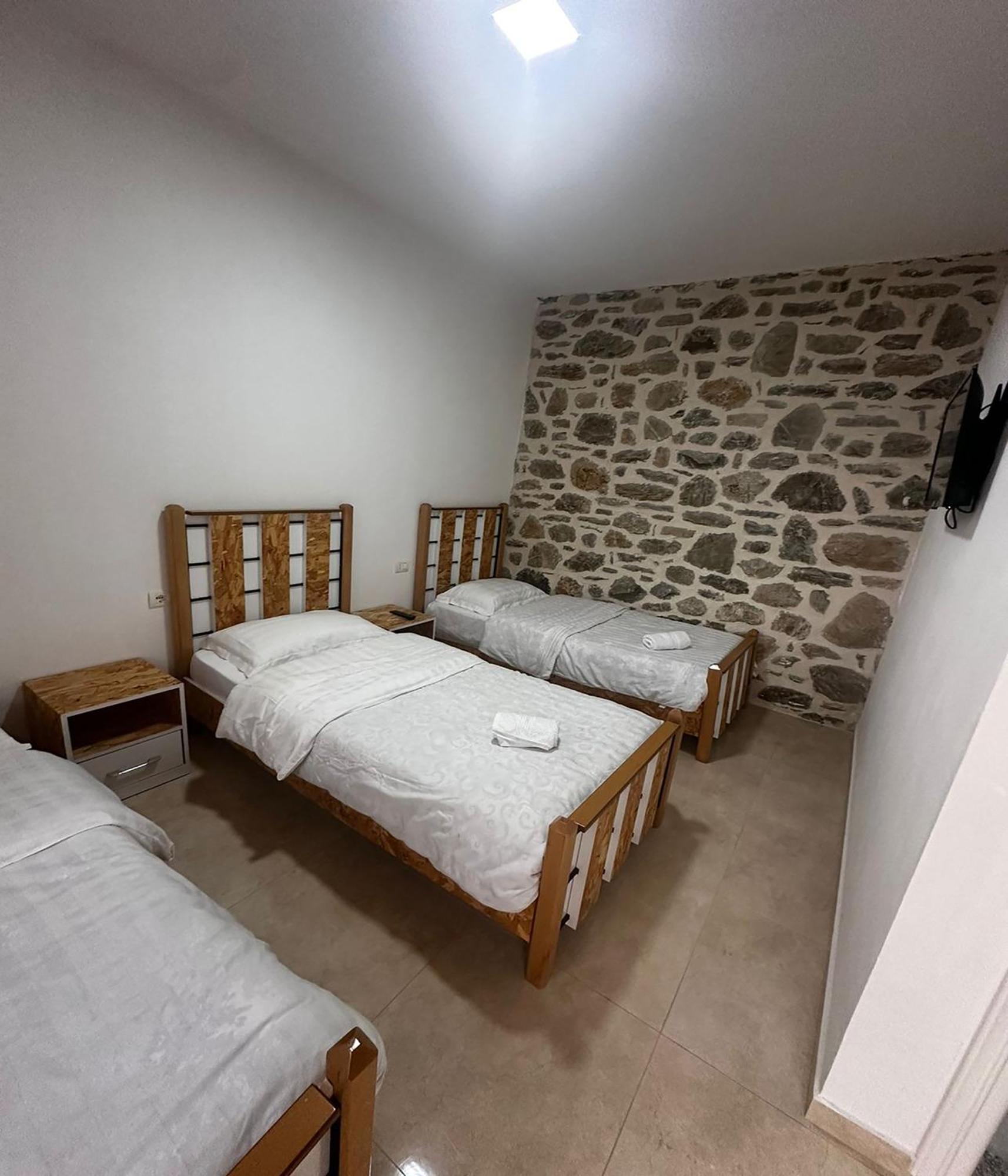 Kurora E Gjelber Resort Peshkopi Eksteriør billede